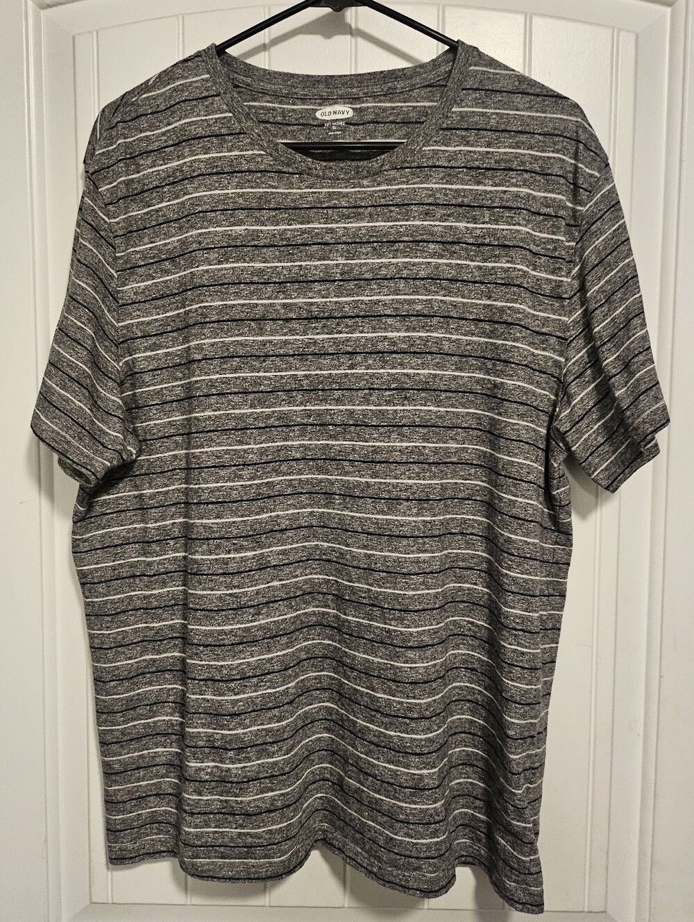 Old Navy Men's Gray and White Striped Short Sleeve Tee
